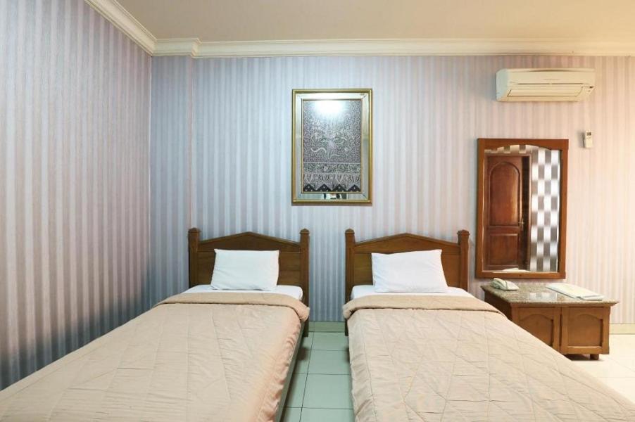 Hotel 678 Kemang Powered By Cocotel Jakarta Exterior photo