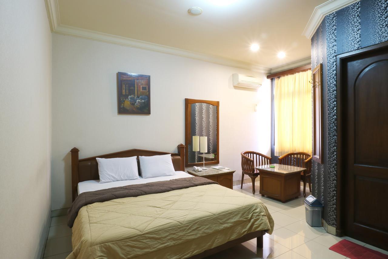 Hotel 678 Kemang Powered By Cocotel Jakarta Exterior photo