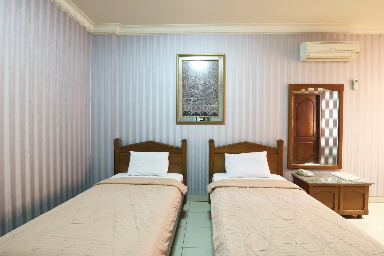 Hotel 678 Kemang Powered By Cocotel Jakarta Exterior photo